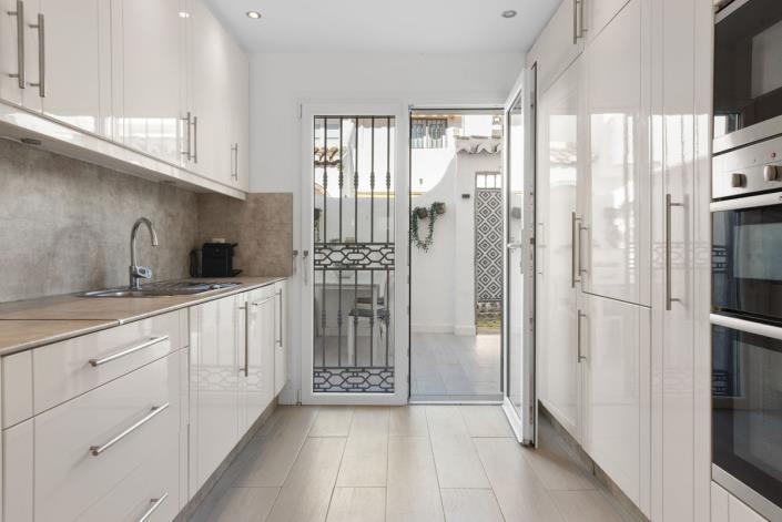 Image No.13-3 Bed Townhouse for sale