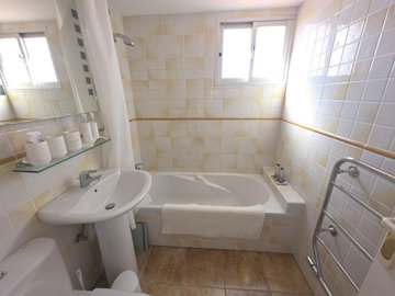 10-bb915d1cb19341576dcdc994b81ab9c5