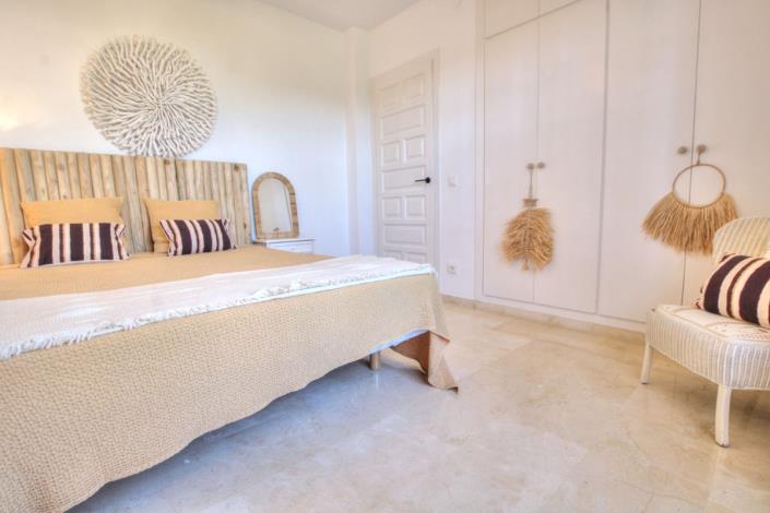 Image No.16-2 Bed Semi-Detached for sale