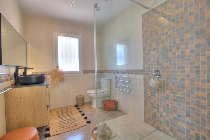 Image No.20-2 Bed Semi-Detached for sale