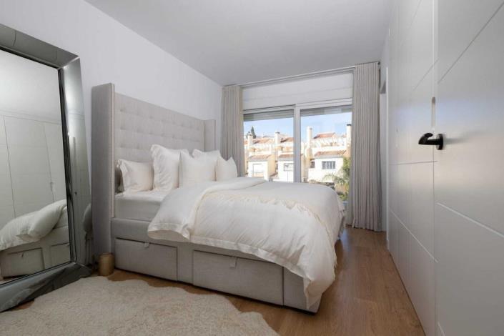Image No.12-4 Bed Semi-Detached for sale