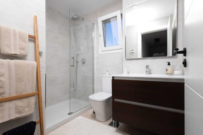 Image No.15-4 Bed Semi-Detached for sale