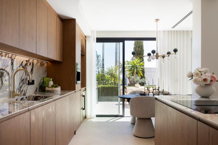 Image No.11-4 Bed Townhouse for sale