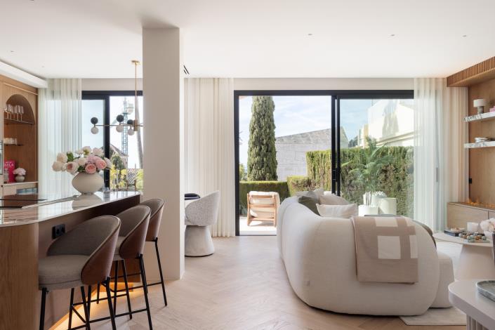 Image No.13-4 Bed Townhouse for sale