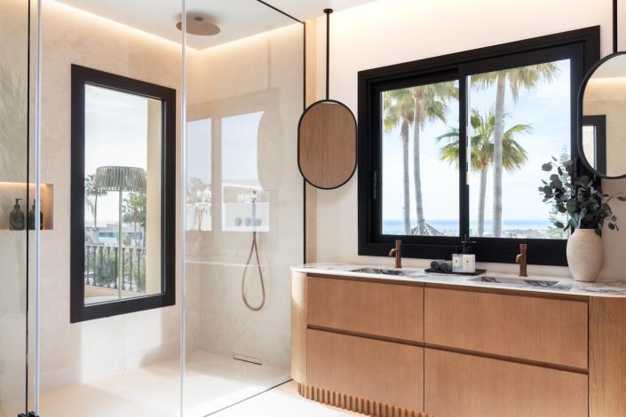 Image No.16-4 Bed Townhouse for sale