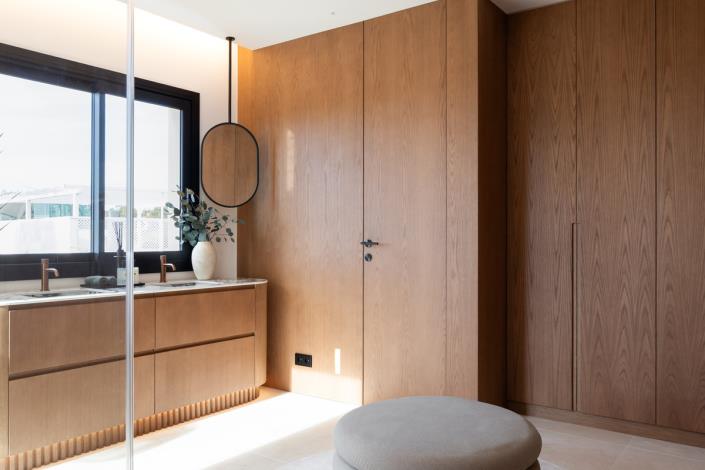 Image No.17-4 Bed Townhouse for sale