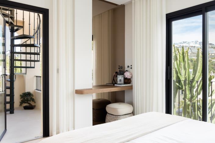 Image No.20-4 Bed Townhouse for sale