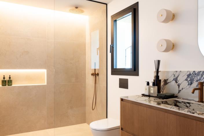 Image No.21-4 Bed Townhouse for sale