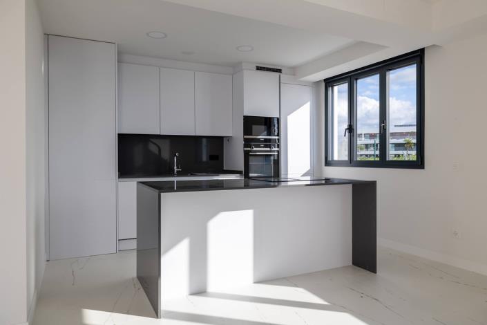 Image No.11-3 Bed Apartment for sale