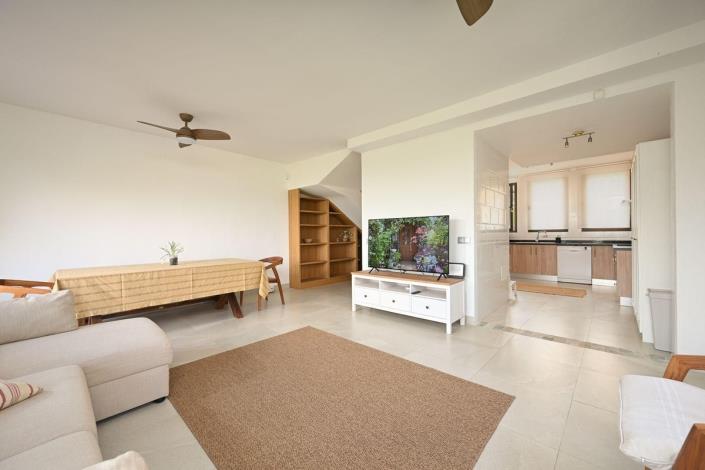 Image No.2-3 Bed Semi-Detached for sale