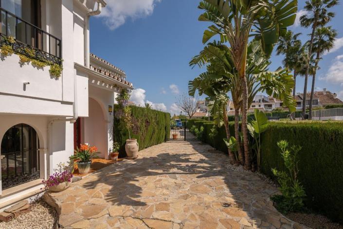 Image No.10-3 Bed Semi-Detached for sale