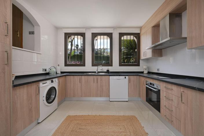 Image No.36-3 Bed Semi-Detached for sale