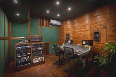 10-bb915d1cb19341576dcdc994b81ab9c5