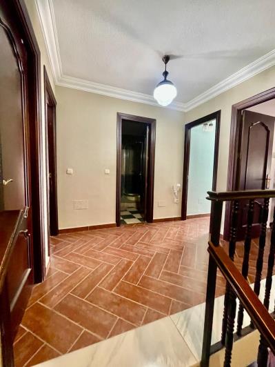 Image No.19-4 Bed Townhouse for sale