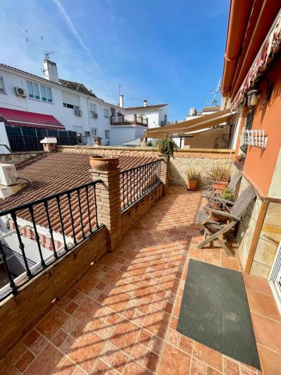 Image No.24-4 Bed Townhouse for sale