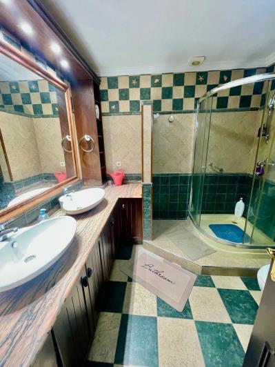 Image No.26-4 Bed Townhouse for sale