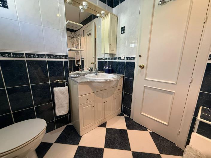 Image No.25-2 Bed Apartment for sale