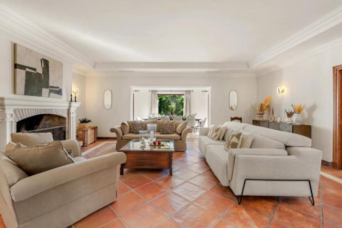 Image No.6-5 Bed Villa for sale