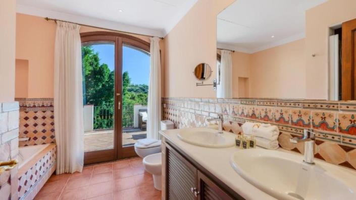 Image No.17-5 Bed Villa for sale