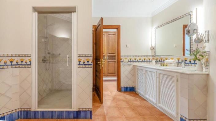 Image No.34-5 Bed Villa for sale
