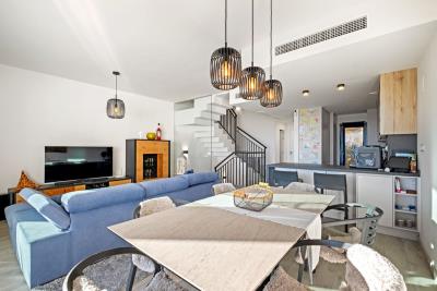 11-20939a0134ad724a8cb2a801094d15a4