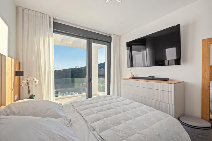 Image No.15-3 Bed Townhouse for sale