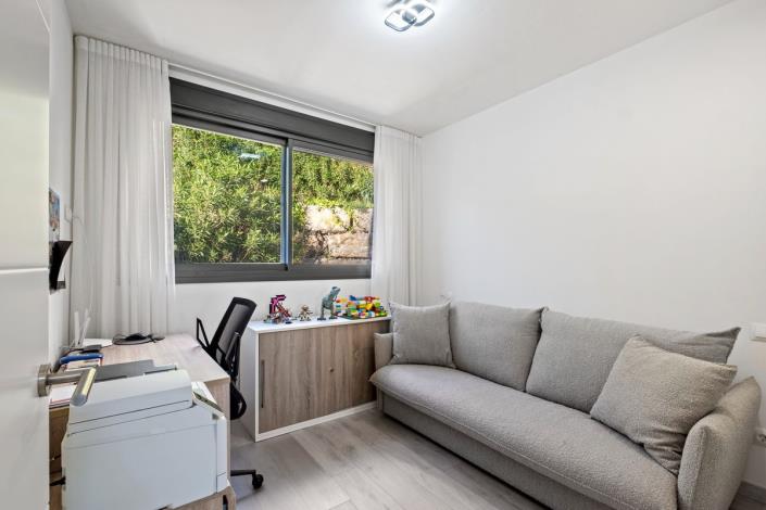 Image No.23-3 Bed Townhouse for sale