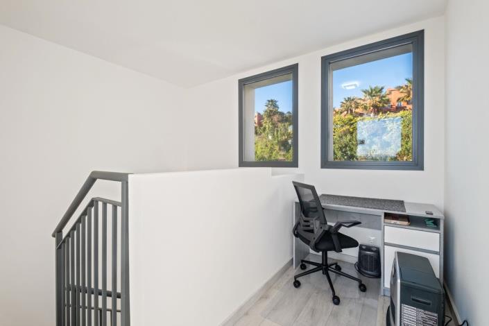 Image No.27-3 Bed Townhouse for sale