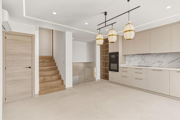 Image No.6-4 Bed Townhouse for sale