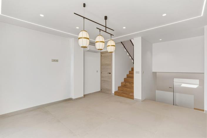 Image No.7-4 Bed Townhouse for sale