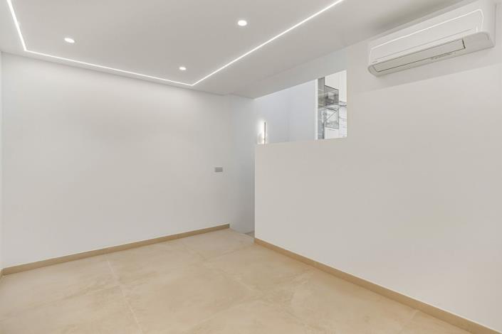Image No.11-4 Bed Townhouse for sale