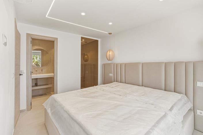 Image No.15-4 Bed Townhouse for sale