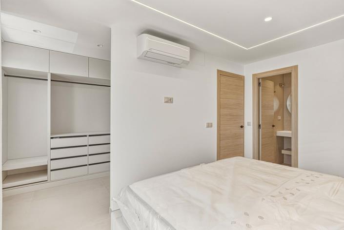 Image No.18-4 Bed Townhouse for sale