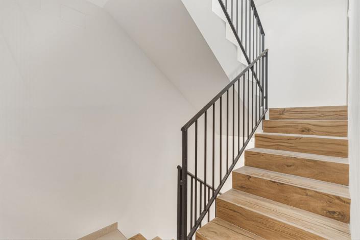Image No.21-4 Bed Townhouse for sale