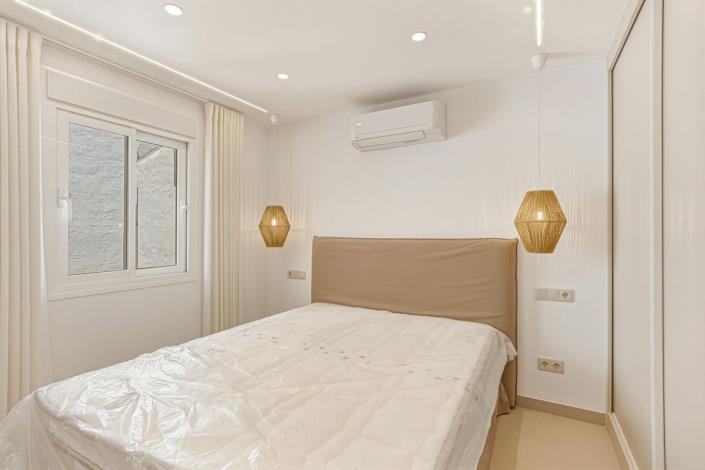 Image No.22-4 Bed Townhouse for sale