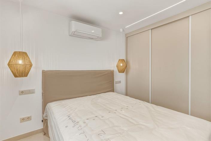 Image No.23-4 Bed Townhouse for sale