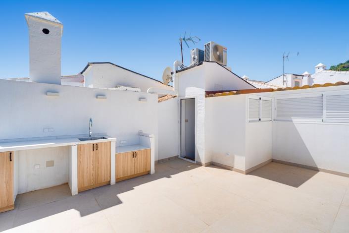 Image No.26-4 Bed Townhouse for sale