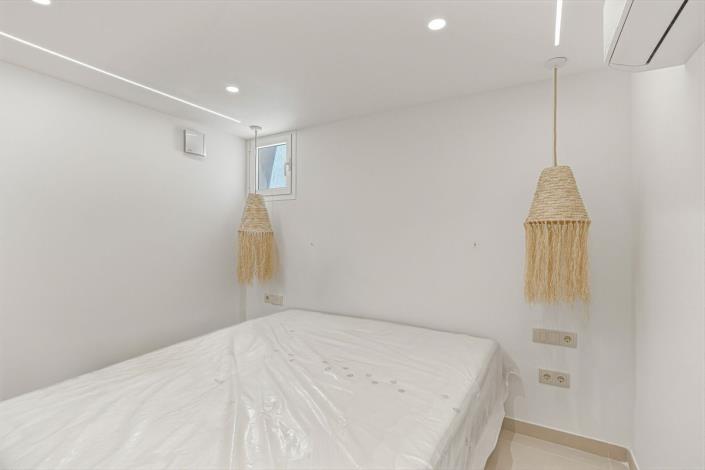 Image No.30-4 Bed Townhouse for sale