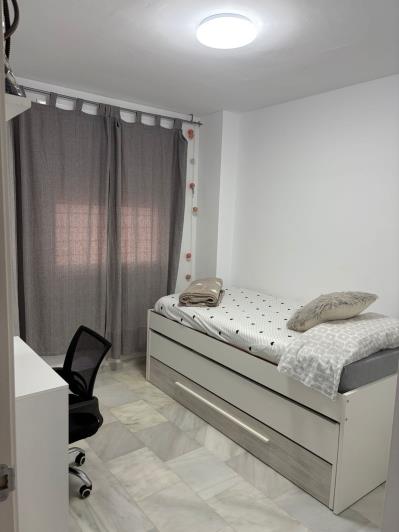Image No.13-4 Bed Semi-Detached for sale