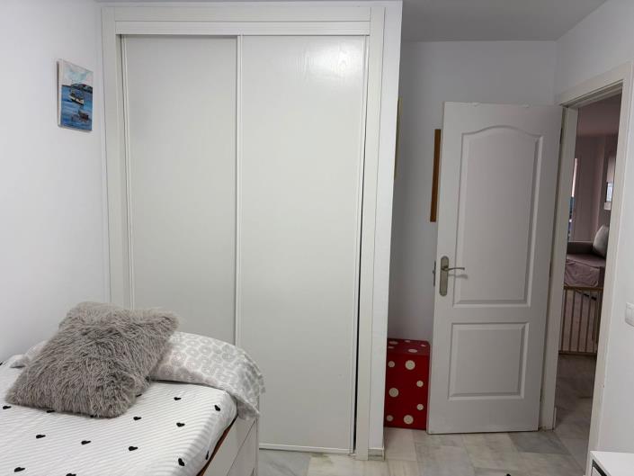 Image No.16-4 Bed Semi-Detached for sale