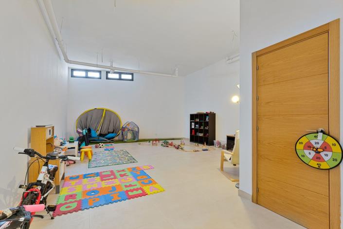 Image No.27-3 Bed Townhouse for sale