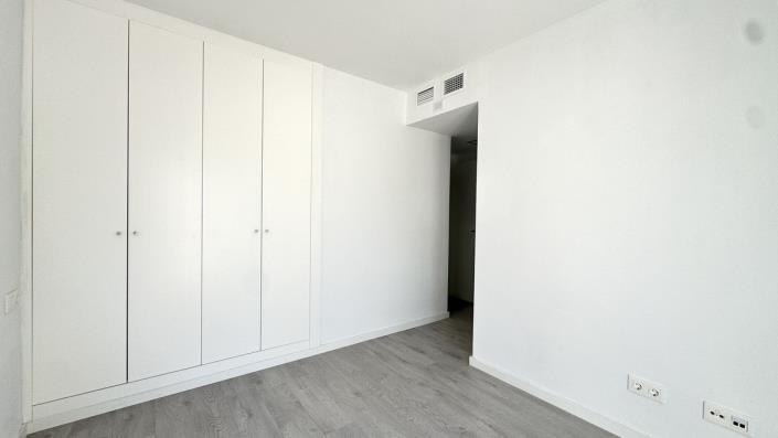 Image No.20-3 Bed Apartment for sale