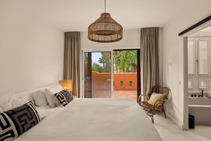 Image No.19-4 Bed Townhouse for sale