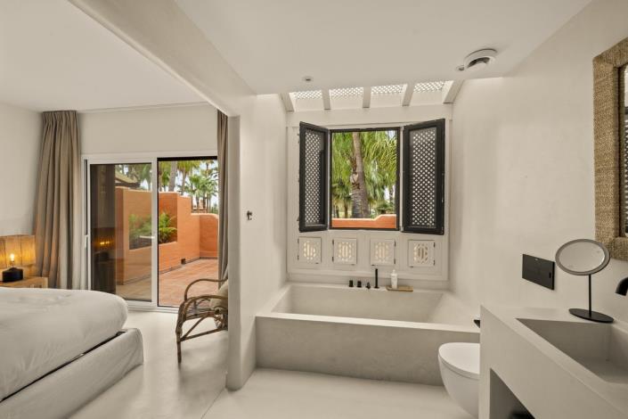 Image No.21-4 Bed Townhouse for sale