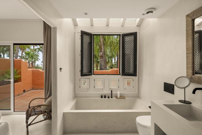 Image No.22-4 Bed Townhouse for sale