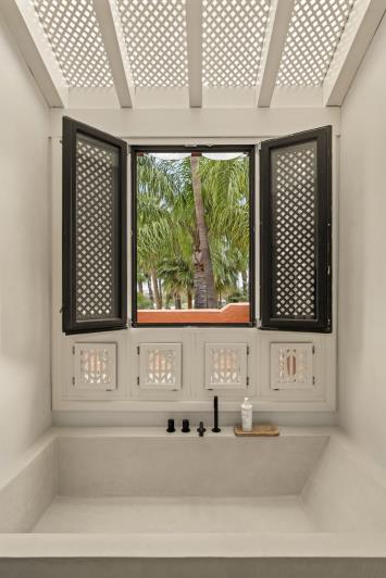 Image No.24-4 Bed Townhouse for sale