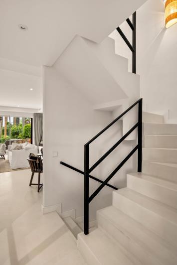 Image No.33-4 Bed Townhouse for sale