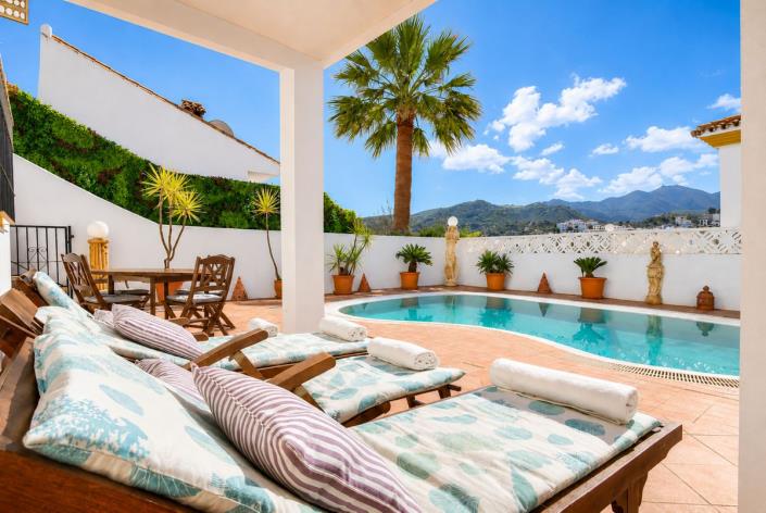 Image No.2-5 Bed Villa for sale