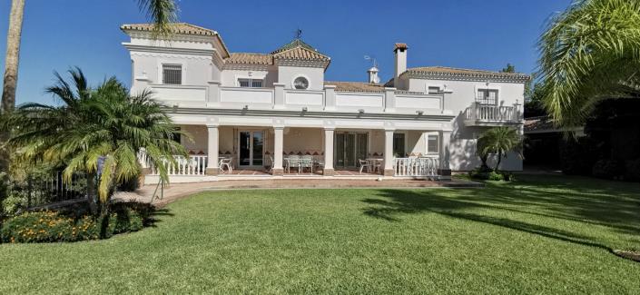 Image No.2-Villa de 5 chambres à vendre à Estepona
