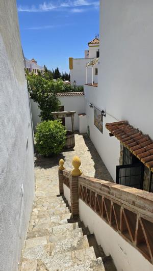 Image No.10-4 Bed Townhouse for sale